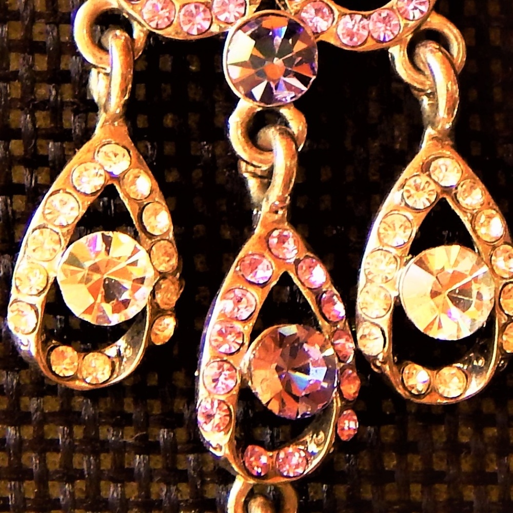 <3 Dazzling Lavender/Clear Rhinestone Earrings <3 - Picture 3 of 7